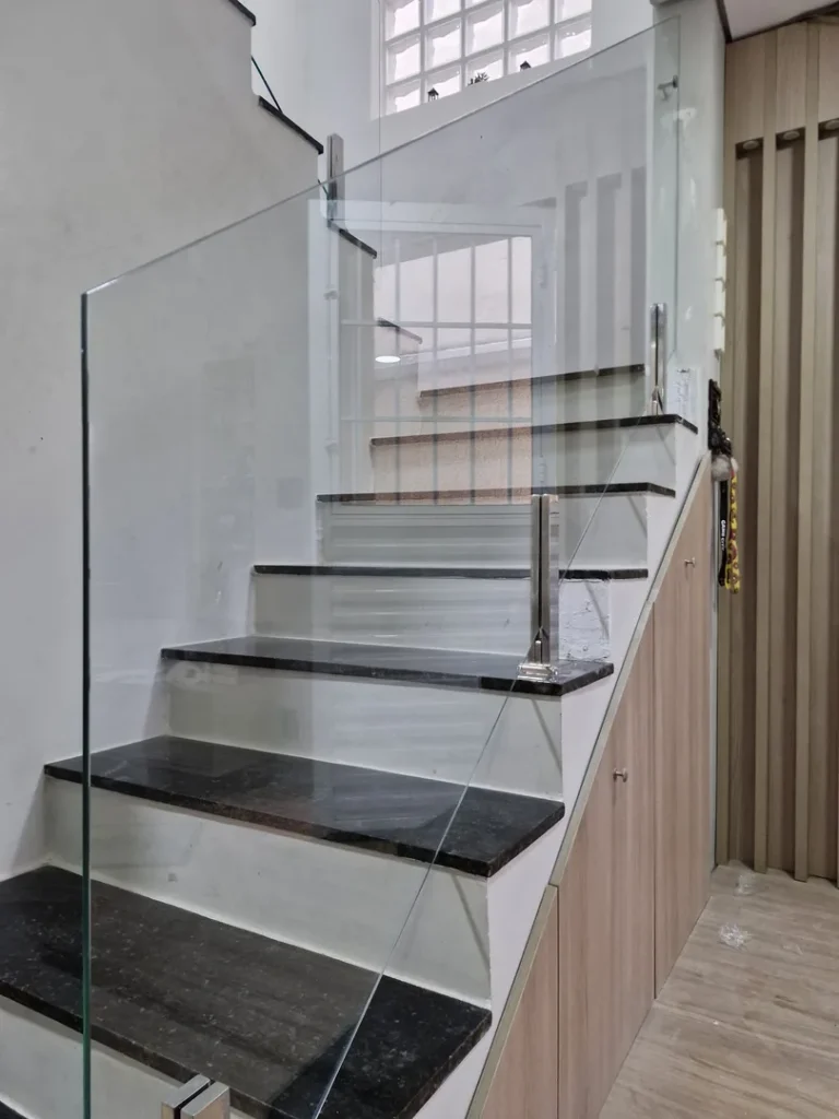 Obra em vidro Lumini Vidros
