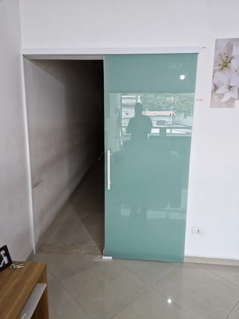 Portas e Divisórias em Vidro