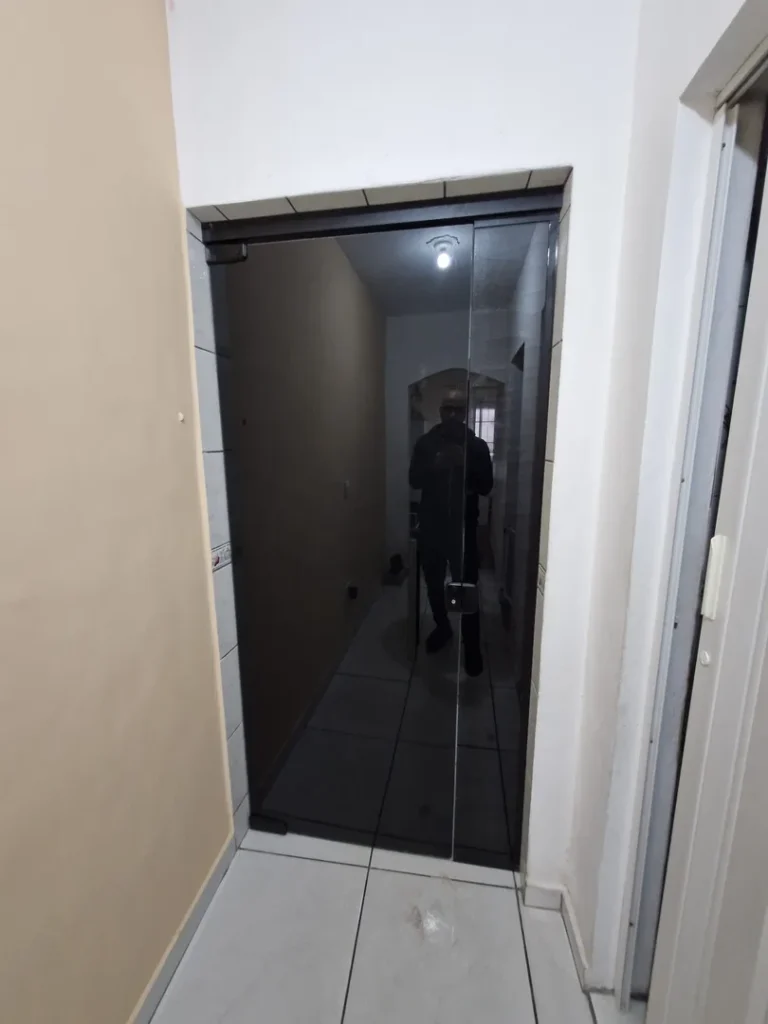 Portas e Divisórias em Vidro