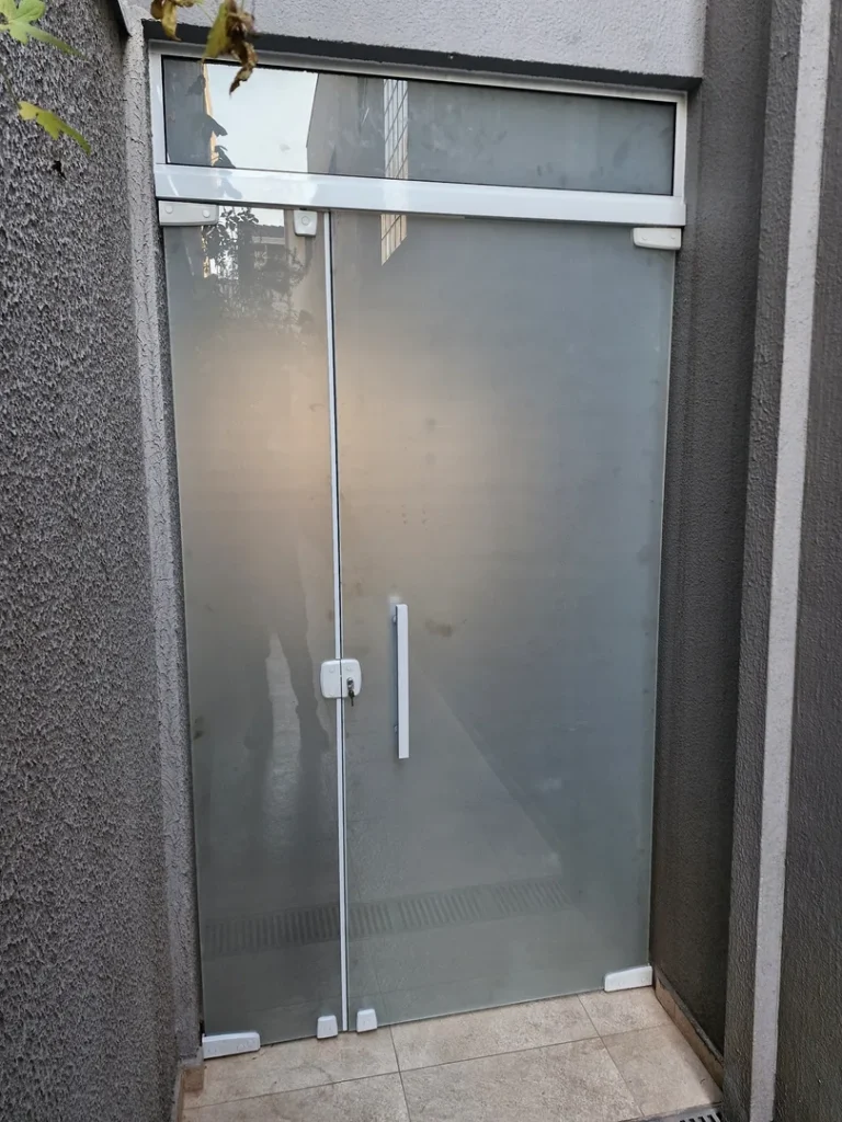 Obra em vidro Lumini Vidros