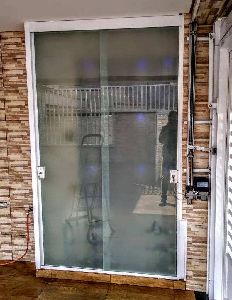 Portas e Divisórias em Vidro